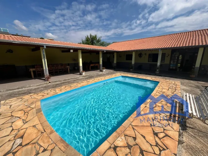 Foto 1 de Fazenda/Sítio com 4 Quartos à venda, 1000m² em Zona Rural, Mairinque