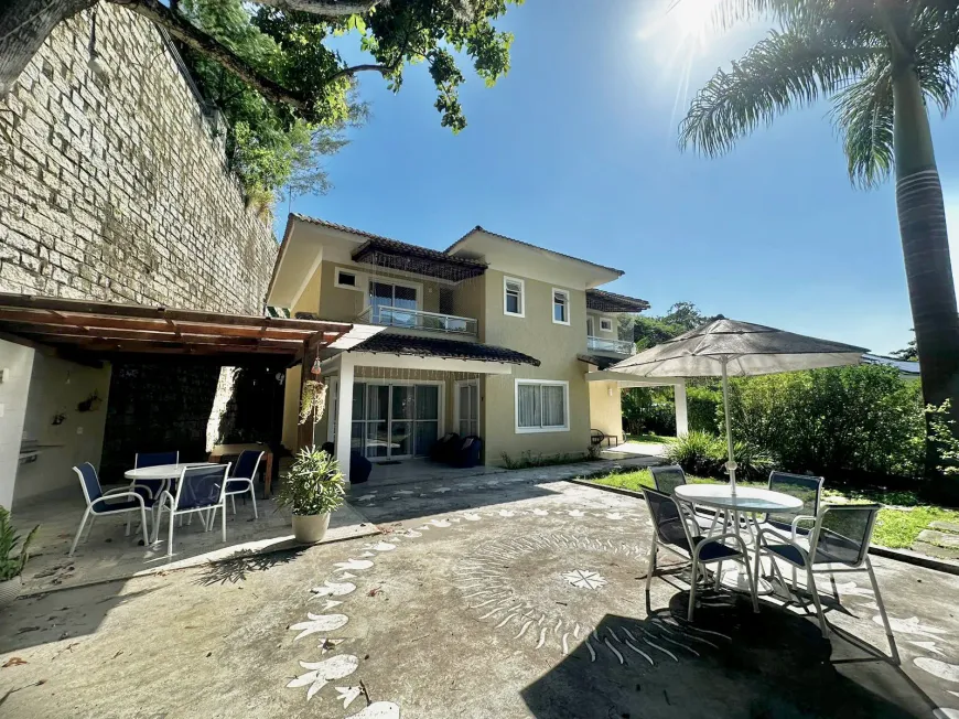 Foto 1 de Casa de Condomínio com 5 Quartos para venda ou aluguel, 233m² em Recreio Dos Bandeirantes, Rio de Janeiro