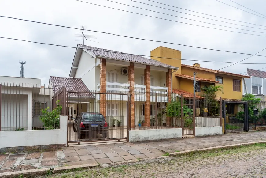 Foto 1 de Casa com 3 Quartos à venda, 180m² em Santa Maria Goretti, Porto Alegre