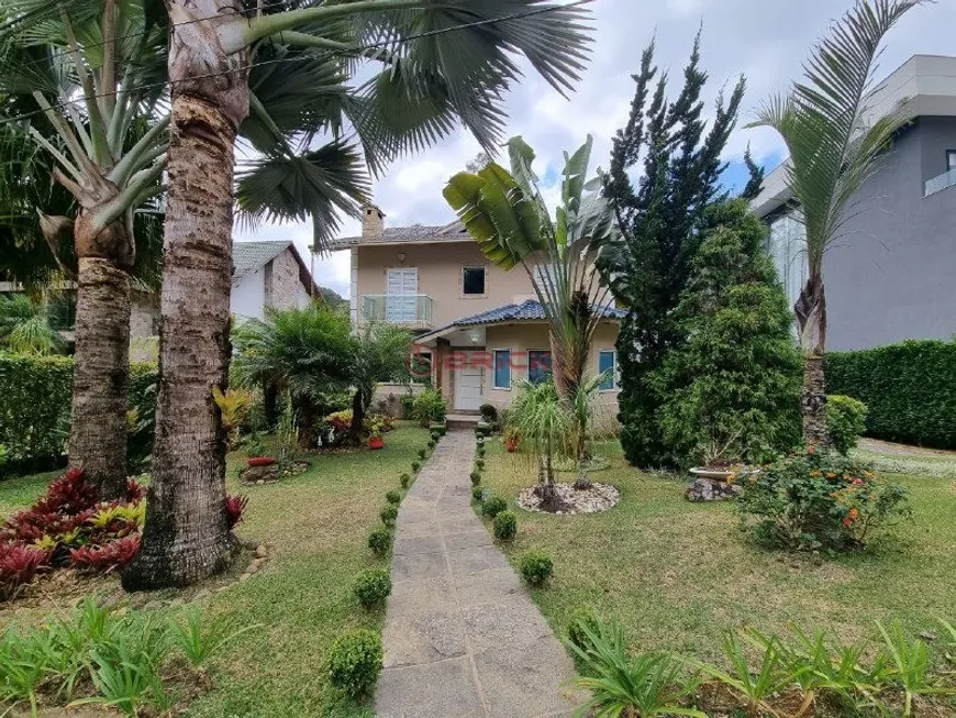 Foto 1 de Casa de Condomínio com 5 Quartos para venda ou aluguel, 350m² em Quebra Frascos, Teresópolis