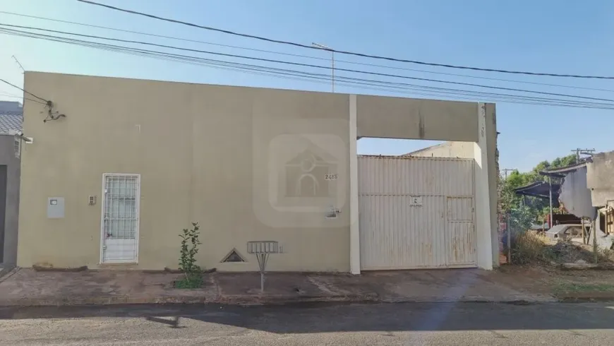 Foto 1 de Casa com 2 Quartos para alugar, 160m² em Segismundo Pereira, Uberlândia