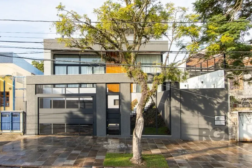 Foto 1 de Casa com 3 Quartos à venda, 379m² em Medianeira, Porto Alegre