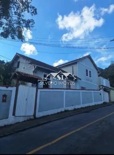 Foto 1 de Casa com 4 Quartos à venda, 208m² em Mosela, Petrópolis