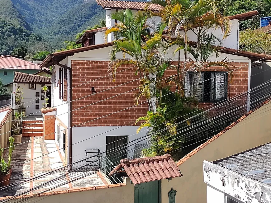 Foto 1 de Casa com 3 Quartos à venda, 210m² em Morin, Petrópolis