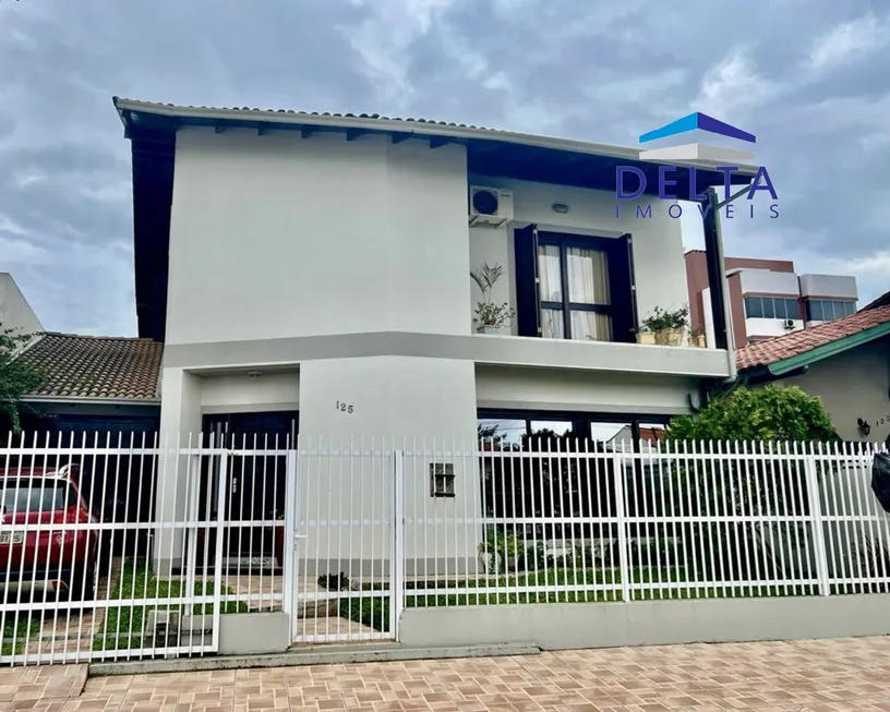 Foto 1 de Casa com 4 Quartos à venda, 240m² em Centro, Torres