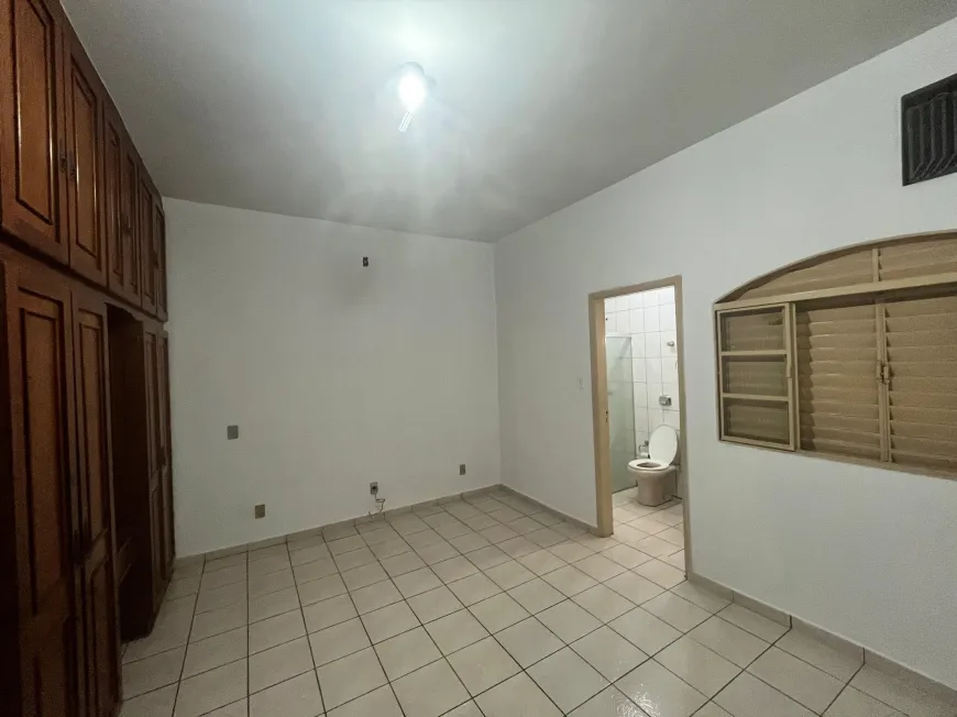 Foto 1 de Casa com 2 Quartos para alugar, 150m² em Setor Coimbra, Goiânia