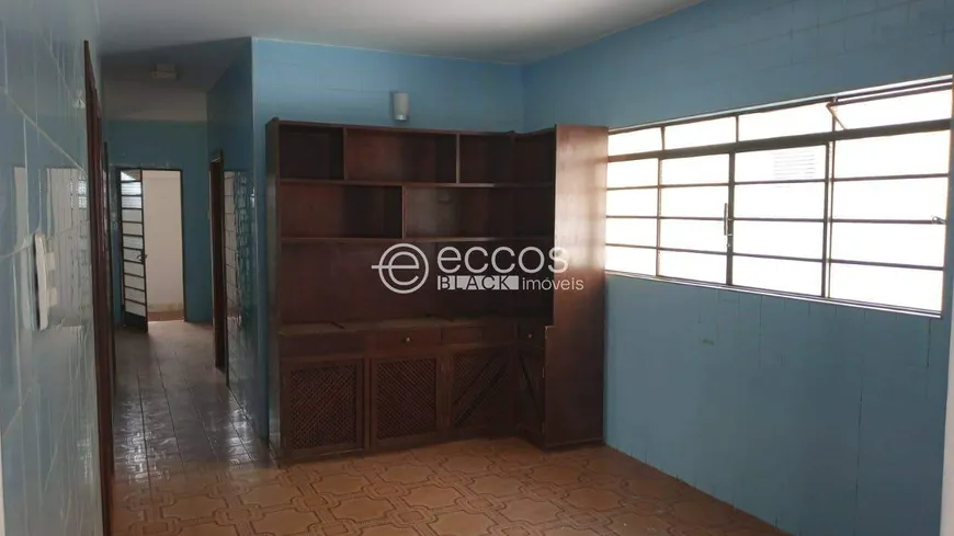 Foto 1 de Casa com 3 Quartos para alugar, 250m² em Centro, Araguari