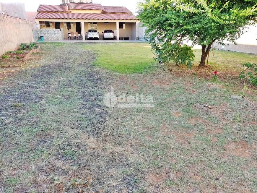 Foto 1 de Casa com 2 Quartos à venda, 70m² em Presidente Roosevelt, Uberlândia