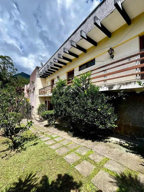 Foto 1 de Casa com 3 Quartos à venda, 256m² em Parque do Ingá, Teresópolis