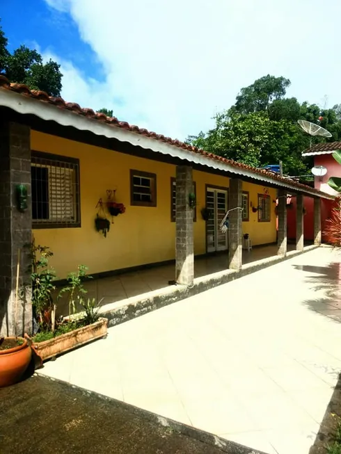 Foto 1 de Fazenda/Sítio com 2 Quartos à venda, 310m² em Centro, Biritiba Mirim