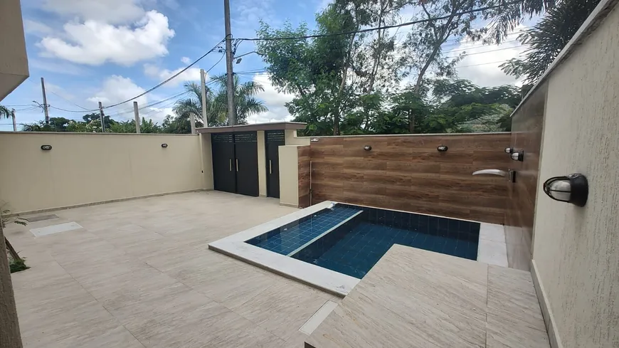 Foto 1 de Casa de Condomínio com 4 Quartos para alugar, 200m² em Vargem Pequena, Rio de Janeiro