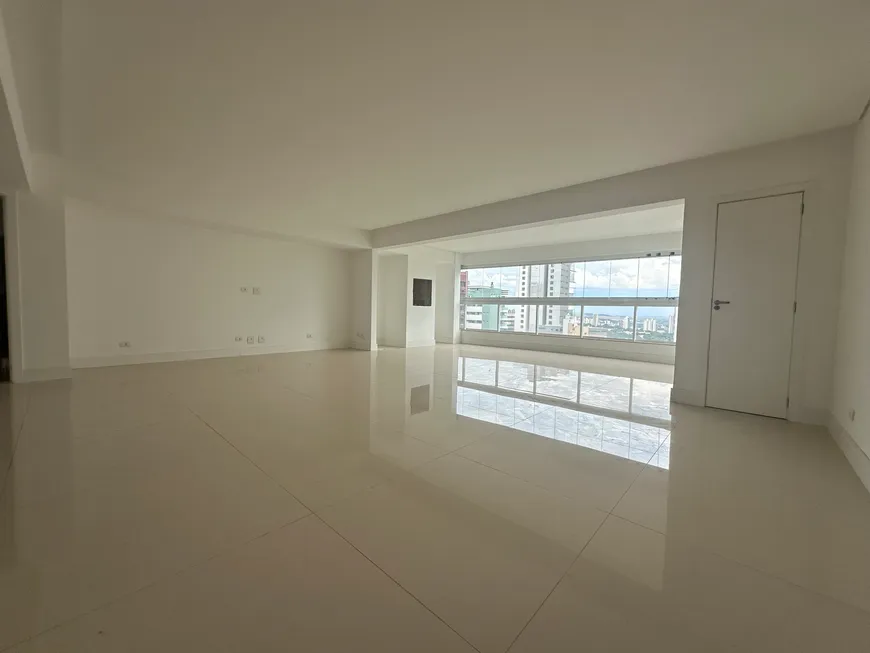 Foto 1 de Apartamento com 3 Quartos à venda, 221m² em Zona 01, Maringá