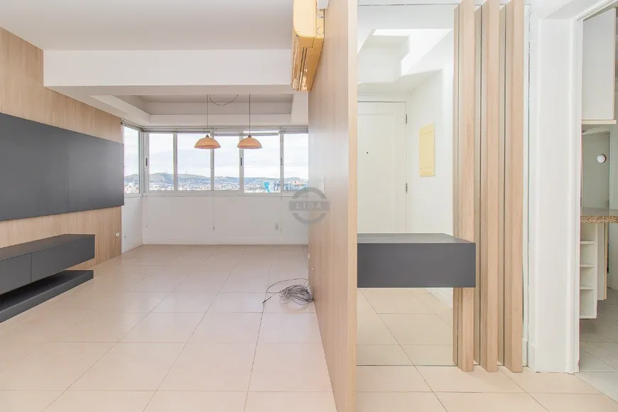 Foto 1 de Apartamento com 3 Quartos à venda, 93m² em Santa Cecília, Porto Alegre