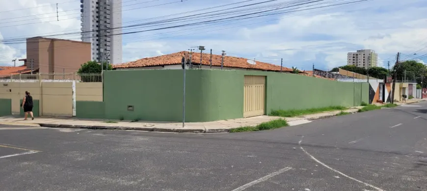 Foto 1 de Casa com 4 Quartos à venda, 469m² em Jóquei, Teresina