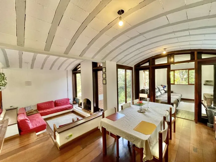 Foto 1 de Casa de Condomínio com 3 Quartos para venda ou aluguel, 398m² em Condomínio Iolanda, Taboão da Serra