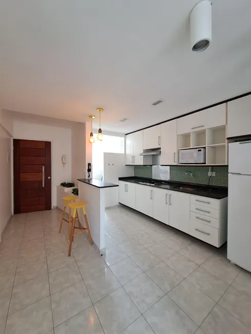 Foto 1 de Apartamento com 1 Quarto à venda, 60m² em Ponta Verde, Maceió
