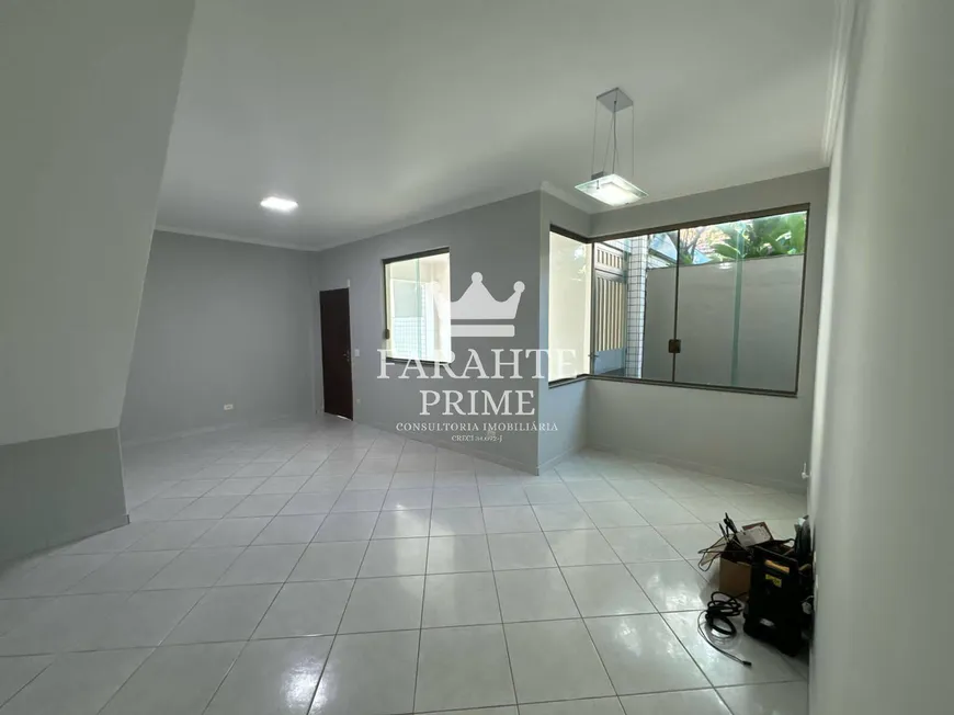 Foto 1 de Casa com 3 Quartos para alugar, 130m² em Marapé, Santos