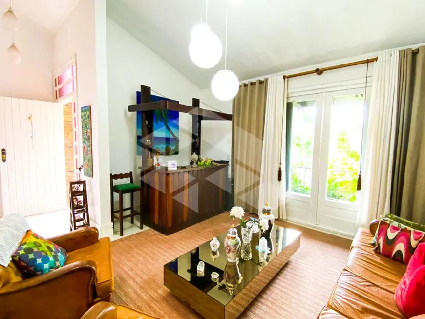 Foto 1 de Casa com 3 Quartos para alugar, 232m² em São Sebastião, Porto Alegre