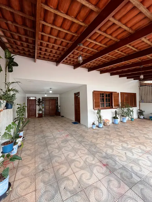 Foto 1 de Casa com 3 Quartos à venda, 300m² em Taguatinga Norte, Brasília
