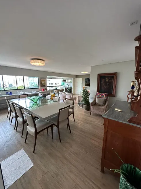 Foto 1 de Apartamento com 3 Quartos à venda, 200m² em Casa Forte, Recife