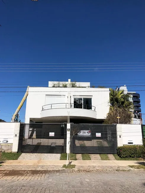 Foto 1 de Casa com 4 Quartos à venda, 194m² em Saint Etienne, Caxias do Sul