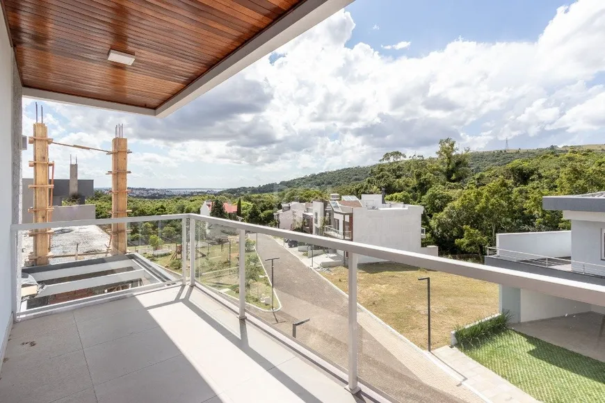 Foto 1 de Casa de Condomínio com 3 Quartos à venda, 218m² em Vila Nova, Porto Alegre