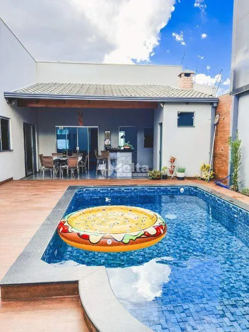 Foto 1 de Casa com 3 Quartos à venda, 270m² em Santa Mônica, Uberlândia