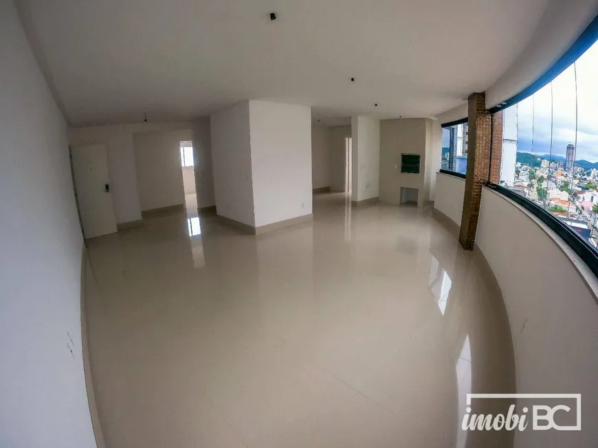 Foto 1 de Apartamento com 4 Quartos à venda, 150m² em Centro, Balneário Camboriú