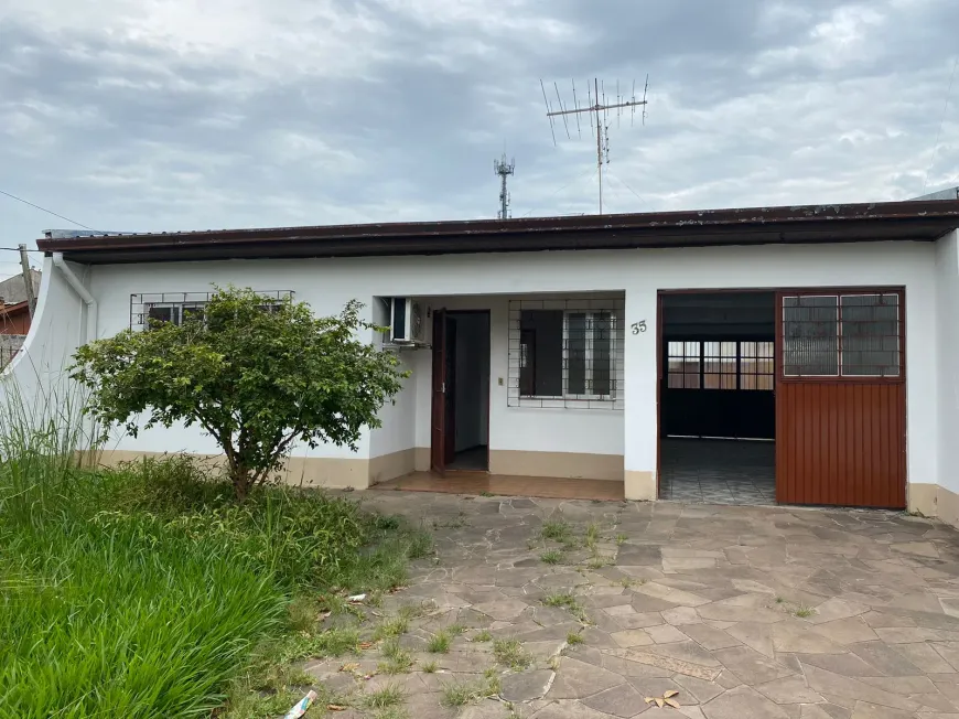 Foto 1 de Casa com 3 Quartos para alugar, 140m² em Harmonia, Canoas