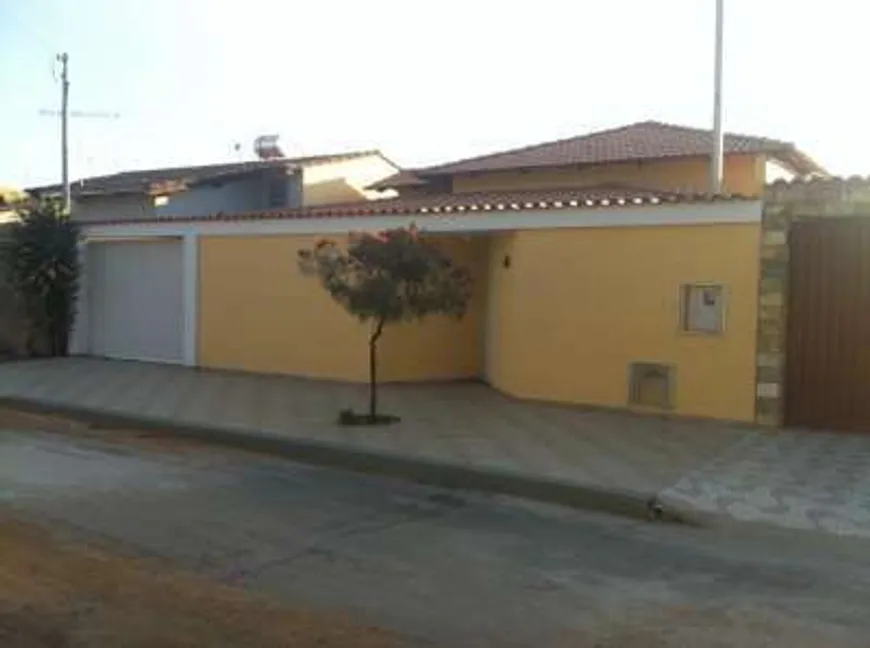 Foto 1 de Casa com 3 Quartos à venda, 145m² em Centro, Florestal