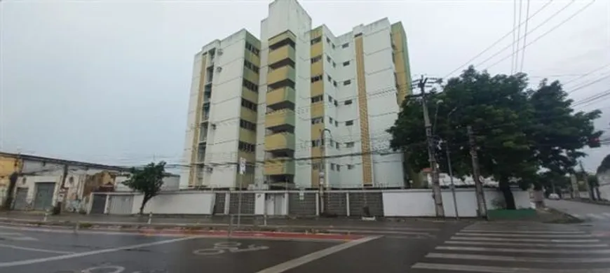 Foto 1 de Apartamento com 3 Quartos para alugar, 86m² em Jacarecanga, Fortaleza