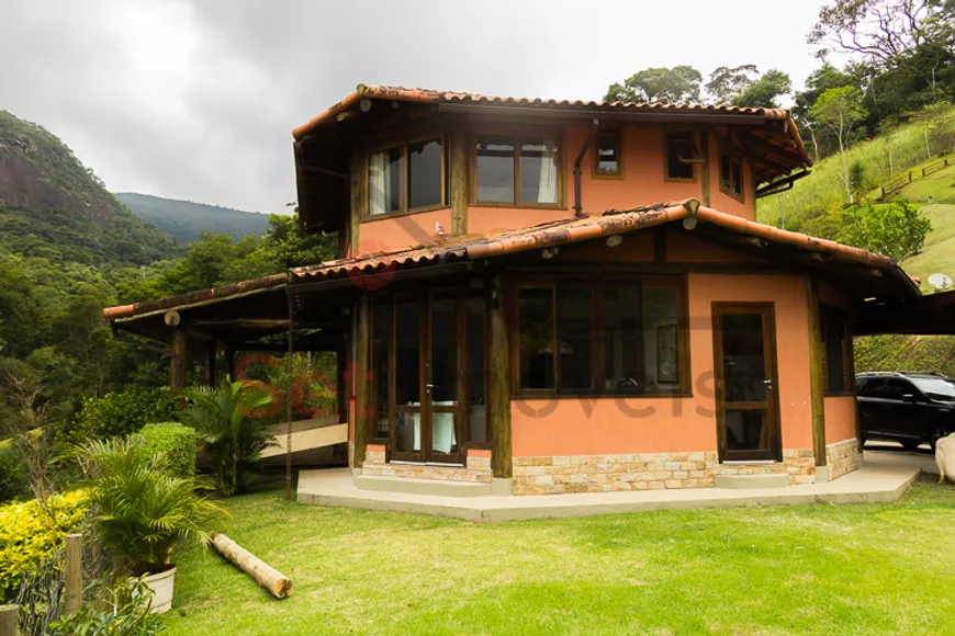 Foto 1 de Casa com 3 Quartos à venda, 170m² em Samambaia, Petrópolis