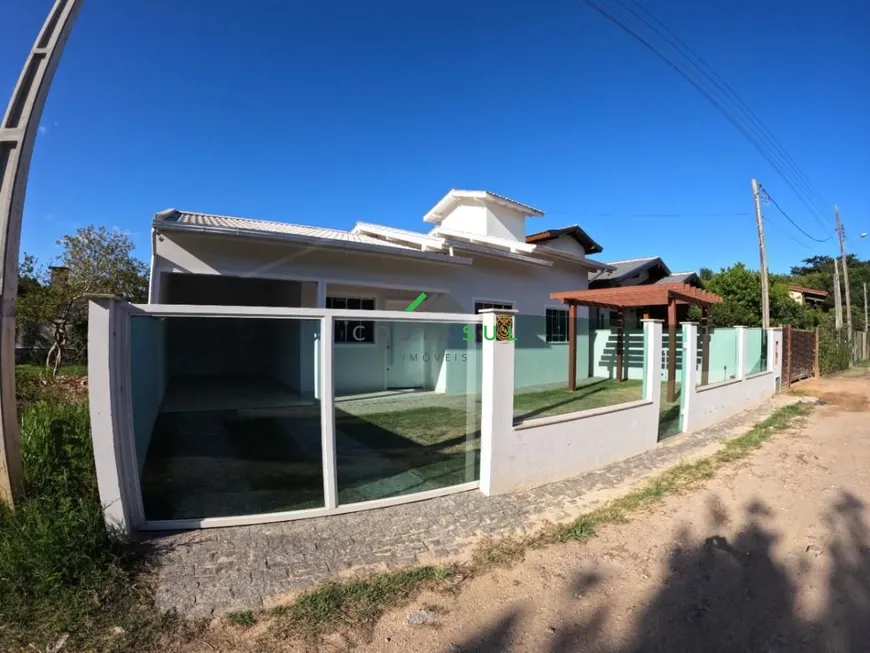 Foto 1 de Casa com 3 Quartos à venda, 110m² em Arroio, Imbituba