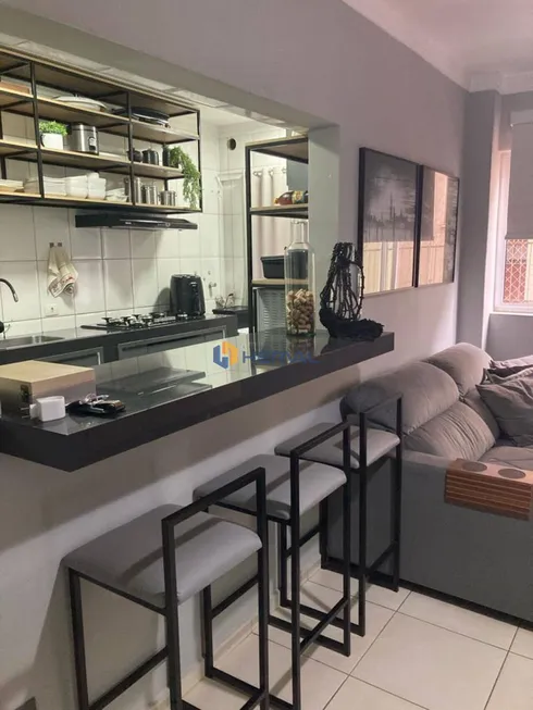 Foto 1 de Apartamento com 2 Quartos à venda, 61m² em Vila Marumby, Maringá