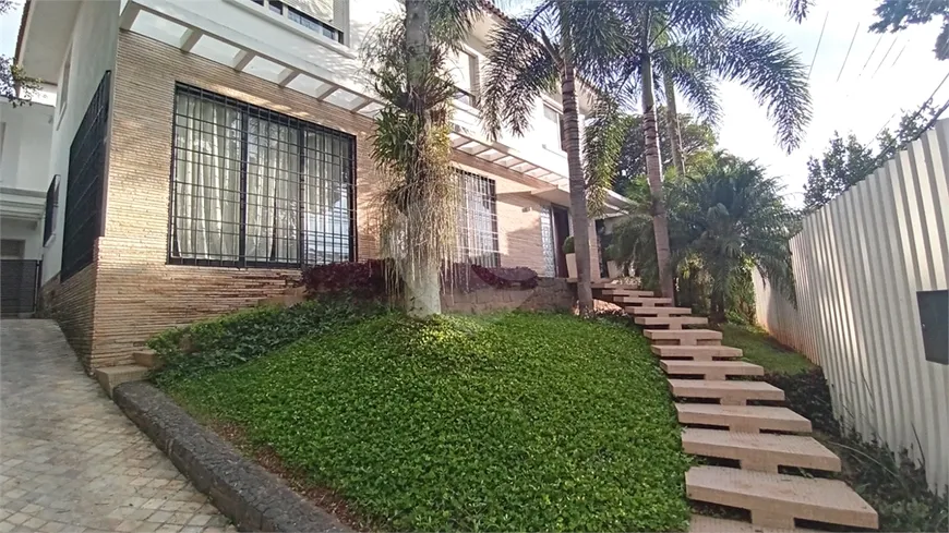 Foto 1 de Sobrado com 3 Quartos para venda ou aluguel, 308m² em Pacaembu, São Paulo