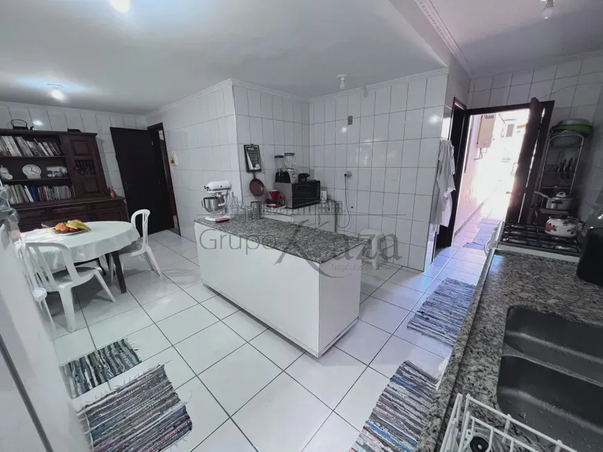 Foto 1 de Casa com 3 Quartos à venda, 250m² em Jardim Satélite, São José dos Campos