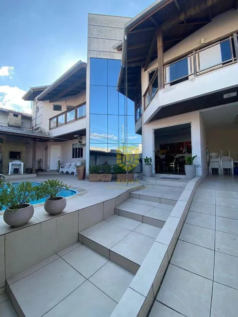 Foto 1 de Casa de Condomínio com 5 Quartos à venda, 270m² em Nacoes, Balneário Camboriú