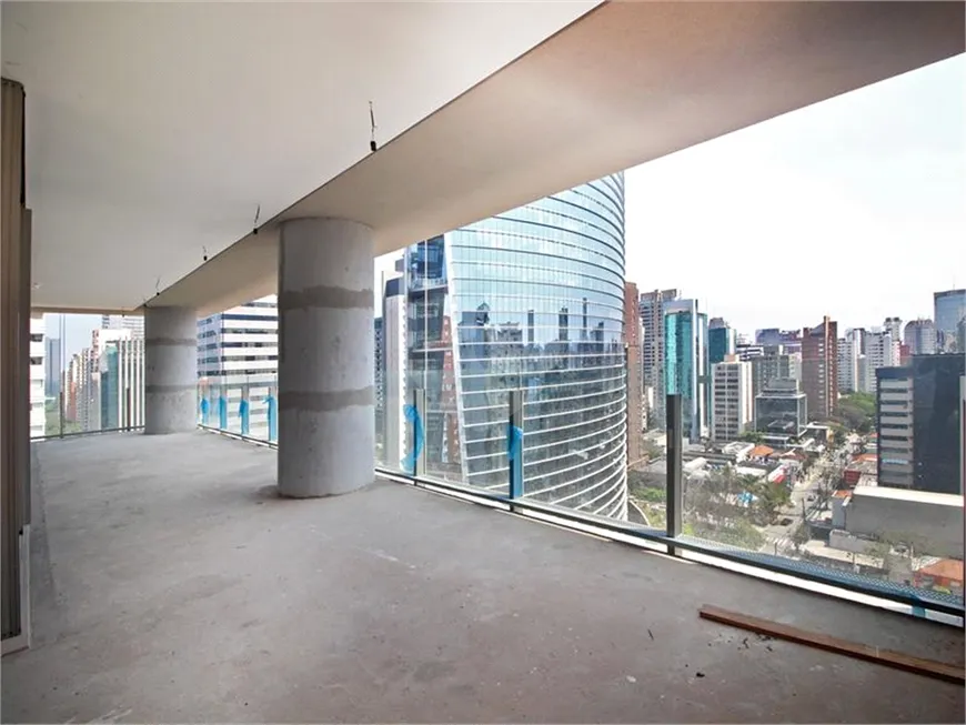 Foto 1 de Apartamento com 4 Quartos à venda, 335m² em Itaim Bibi, São Paulo