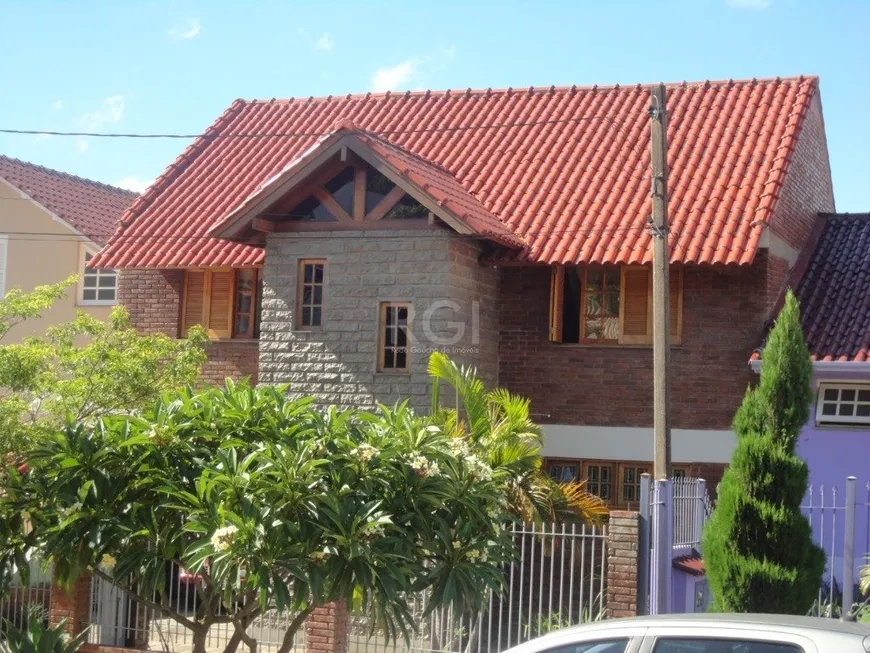 Foto 1 de Casa com 3 Quartos à venda, 267m² em Espiríto Santo, Porto Alegre