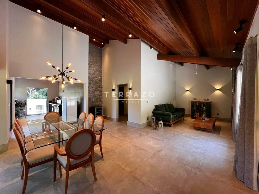 Foto 1 de Casa de Condomínio com 4 Quartos à venda, 260m² em Granja Comary, Teresópolis