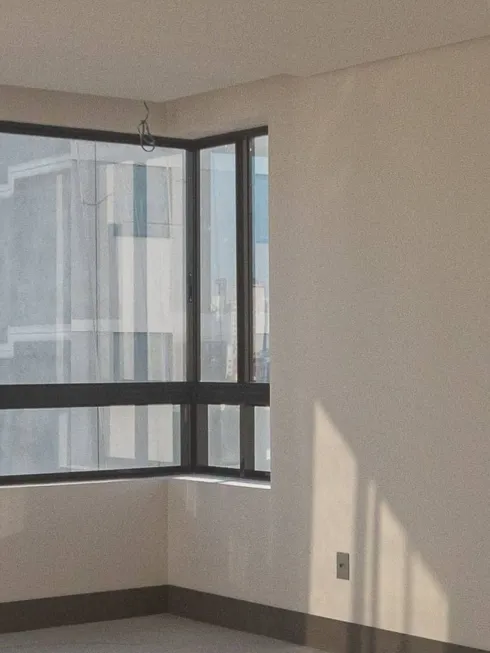 Foto 1 de Apartamento com 3 Quartos à venda, 272m² em Centro, Balneário Camboriú
