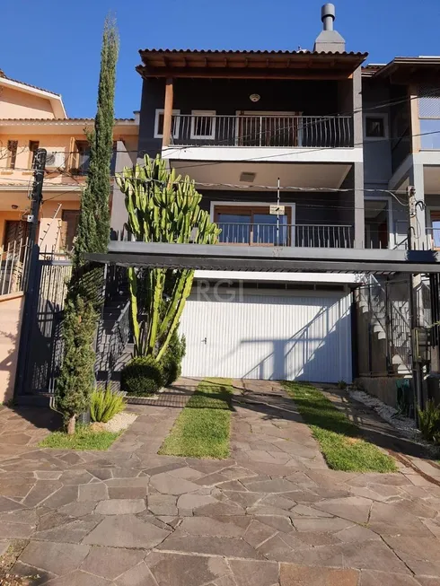 Foto 1 de Casa com 3 Quartos à venda, 214m² em Espiríto Santo, Porto Alegre