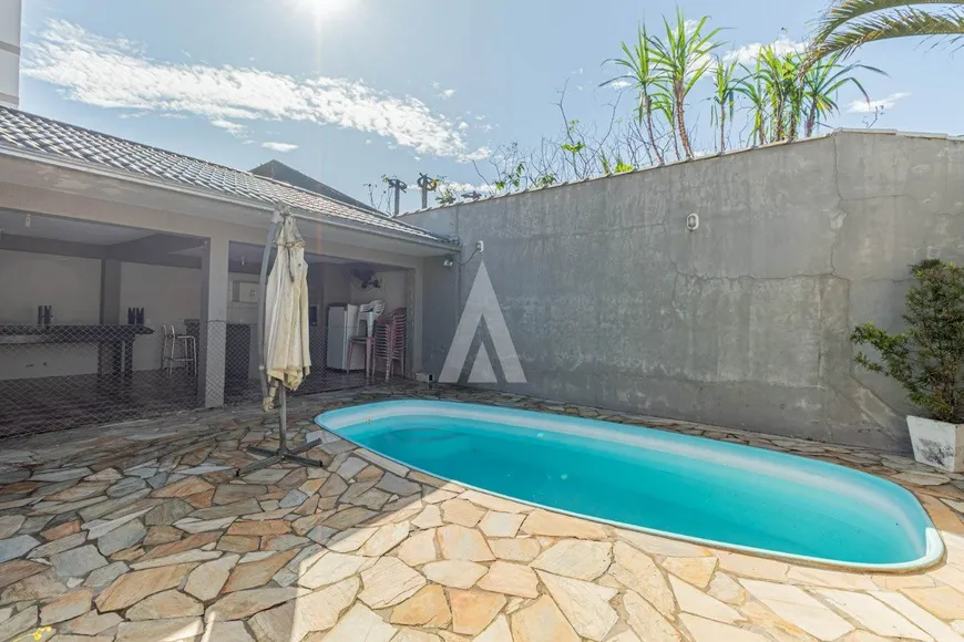 Foto 1 de Casa com 3 Quartos à venda, 158m² em Costa E Silva, Joinville