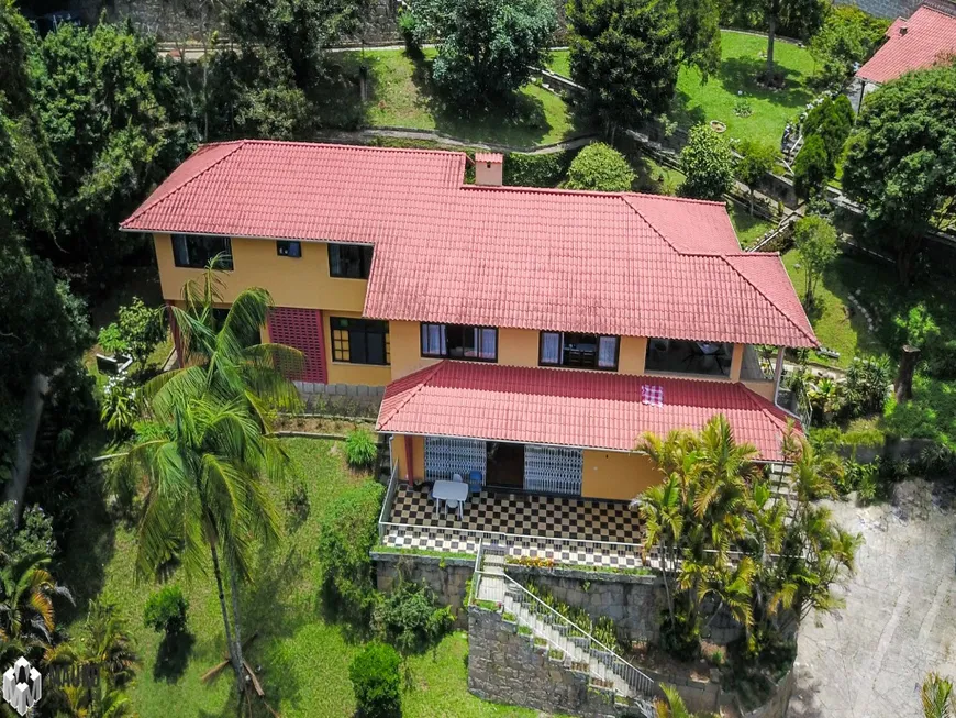Foto 1 de Casa com 4 Quartos à venda, 332m² em Agriões, Teresópolis
