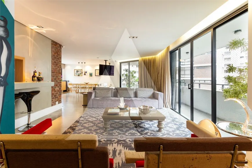 Foto 1 de Apartamento com 3 Quartos à venda, 255m² em Jardins, São Paulo