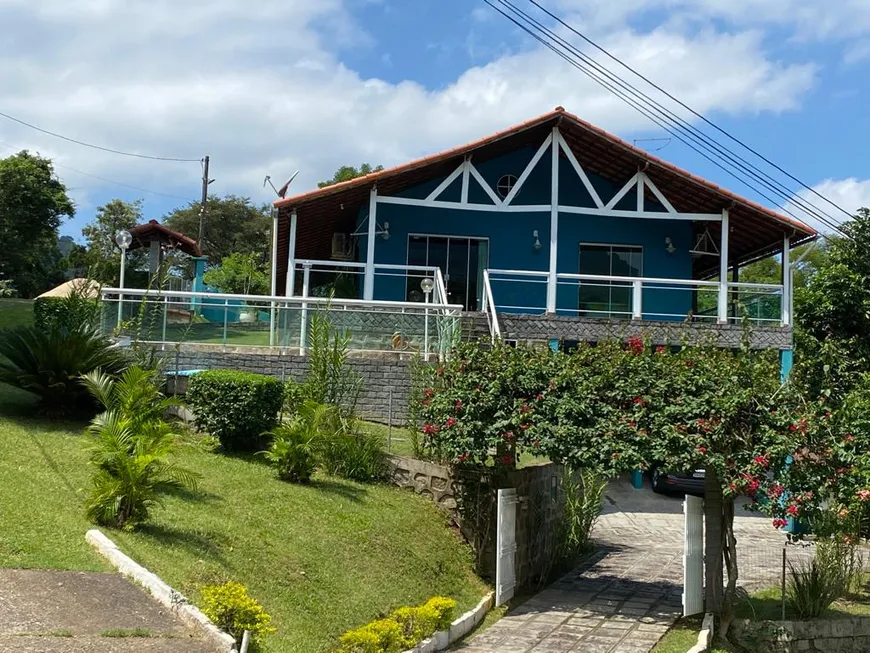 Foto 1 de Casa de Condomínio com 4 Quartos à venda, 231m² em Limoeiro, Guapimirim