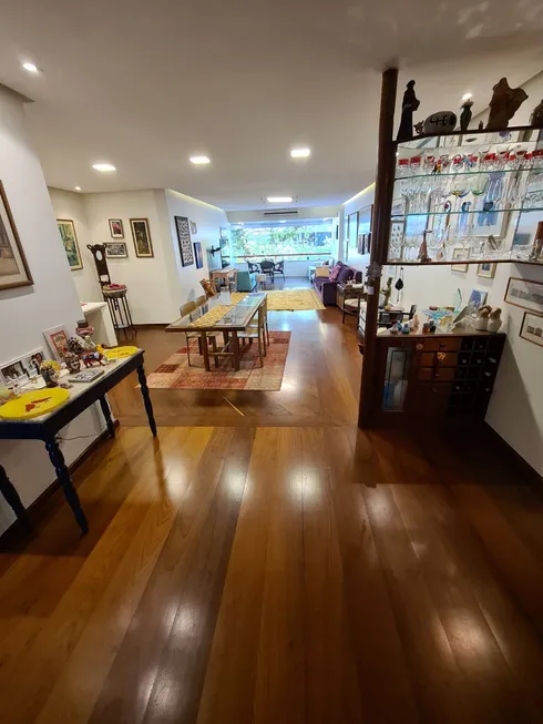 Foto 1 de Apartamento com 4 Quartos à venda, 221m² em Ondina, Salvador
