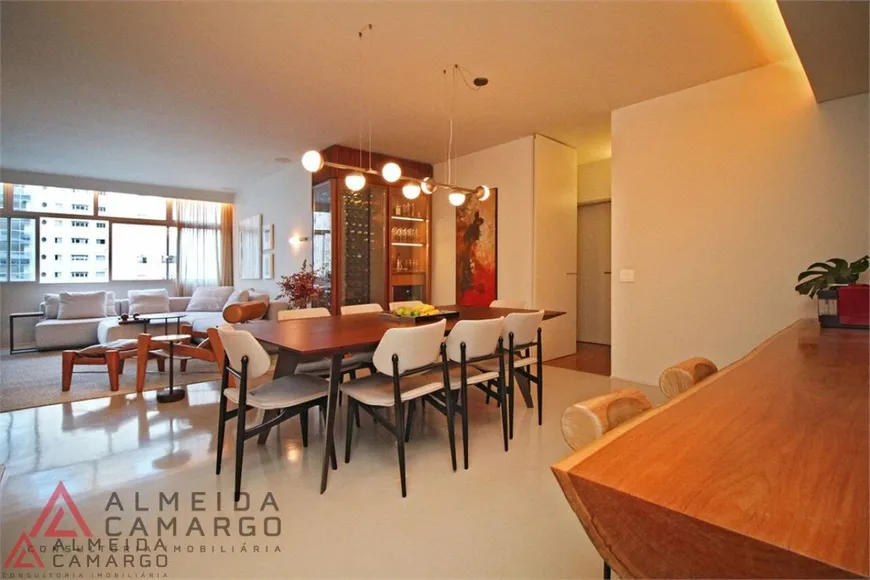 Foto 1 de Apartamento com 3 Quartos à venda, 154m² em Jardim América, São Paulo