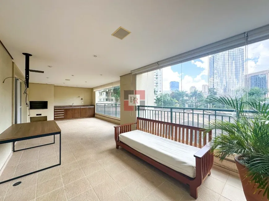 Foto 1 de Apartamento com 4 Quartos à venda, 205m² em Brooklin, São Paulo