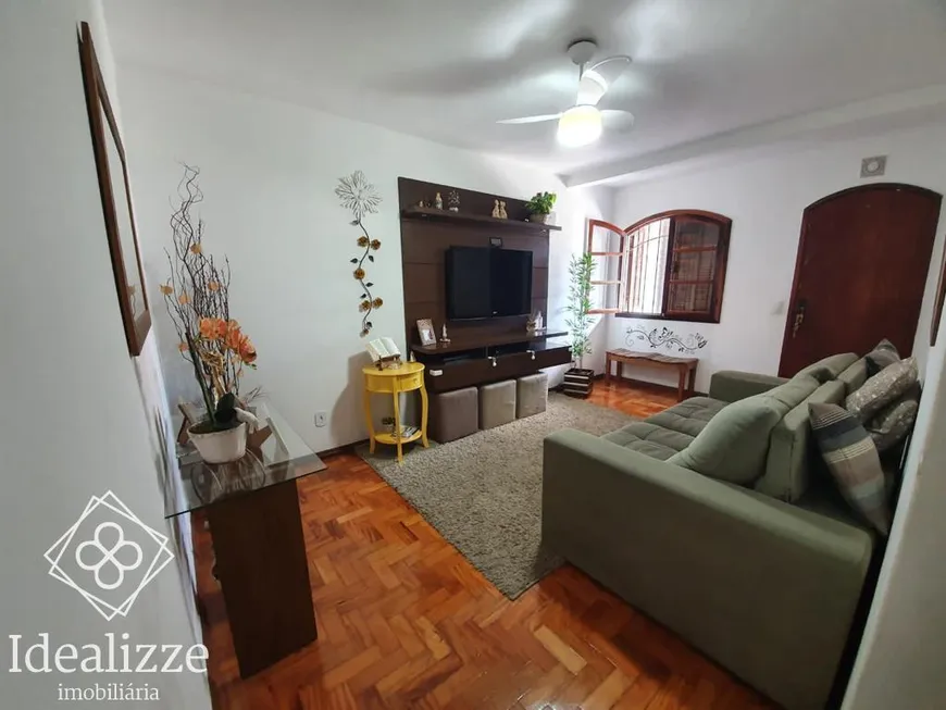 Foto 1 de Casa com 4 Quartos à venda, 210m² em JARDIM TIRADENTES, Volta Redonda